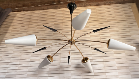 Lustre vintage italien en laiton doré et opaline blanche – Design années 50