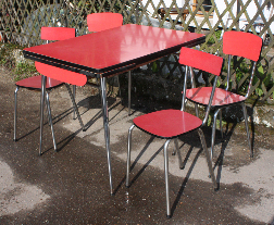 Table et chaises en formica rouge, vers 1960