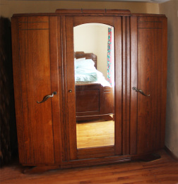 Armoire vintage années 50, bois massif