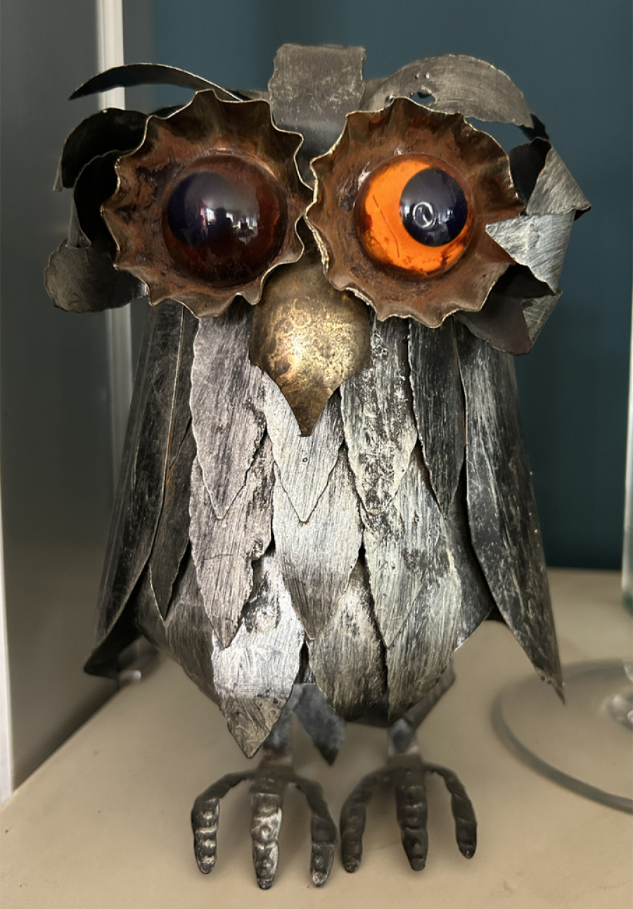 Armoire lingère années 50, étagères, miroir central