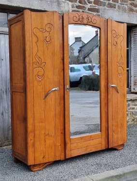 Armoire lingère années 40, étagères, miroir central