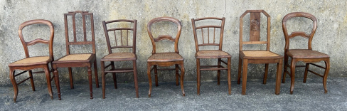 Ensemble éclectique de chaises anciennes XIXᵉ–début XXᵉ