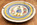 Assiette décorative de style Quimper – Décor de petit Breton peint à la main, milieu XXᵉ siècle
