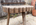 Tabouret sculptural en bois brut, tranche crantée façon roue dentée, art populaire brutaliste
