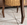 Élégante travailleuse vintage tripode en osier et bois, esprit années 60, tissu intérieur coloré