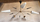 Lustre vintage italien en laiton doré et opaline blanche – Design années 50